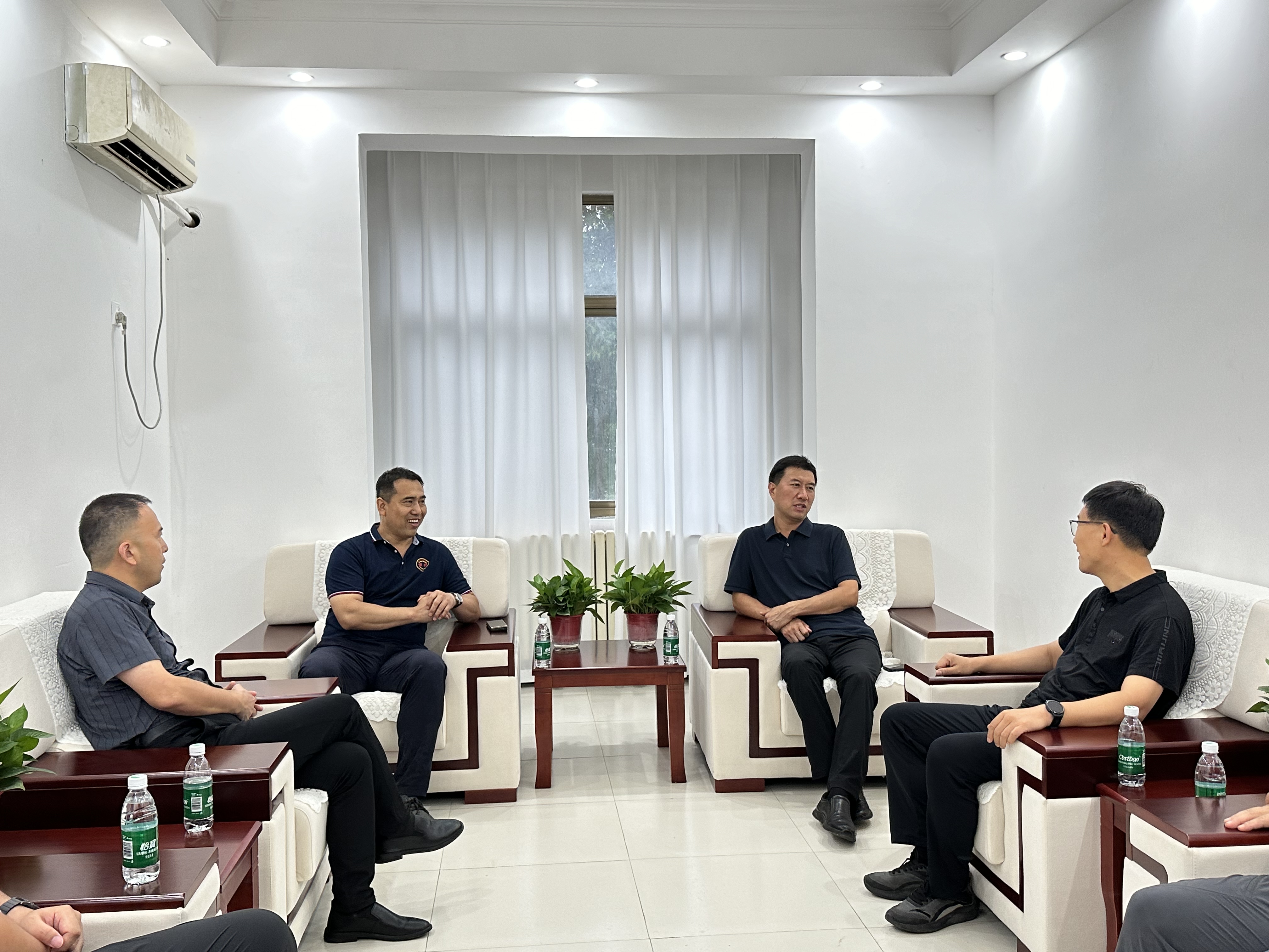 鞏義市市長(zhǎng)張東輝一行蒞臨我司調(diào)研，助推鋁包鋼項(xiàng)目建設(shè)，共筑產(chǎn)業(yè)升級(jí)新篇章